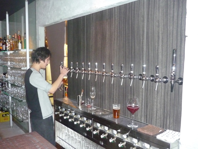 赤坂にお洒落なビアバーがｏｐｅｎ 世界各国のビールが楽しめる Sansa サンサ サンブログ