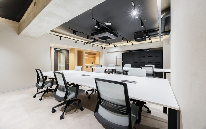 茅場町駅徒歩5分、共有ラウンジ付の築浅フルセットアップオフィス