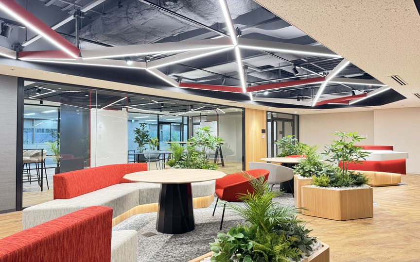 赤羽橋駅徒歩3分！会議室、テレカンブース完備の大型セットアップオフィス！