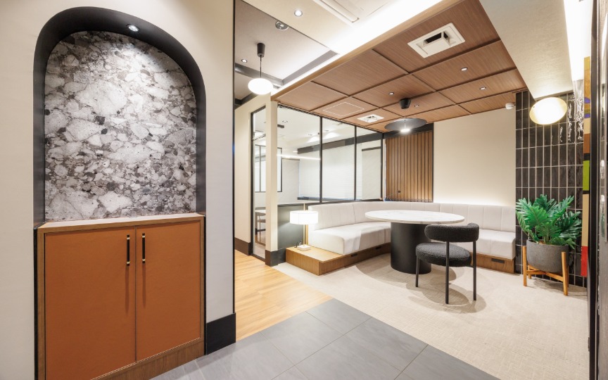 【移転コスト削減】西新宿エリア、デザイン性の高いWi-Fi付フルセットアップオフィス