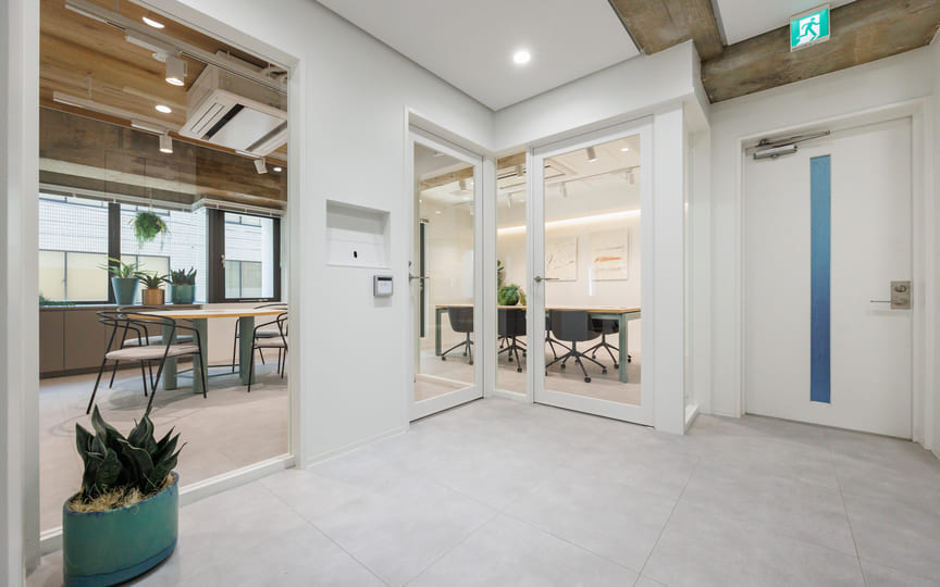 茅場町駅5分、ビル・貸室が直近リニューアル工事済みのセットアップオフィスの写真10