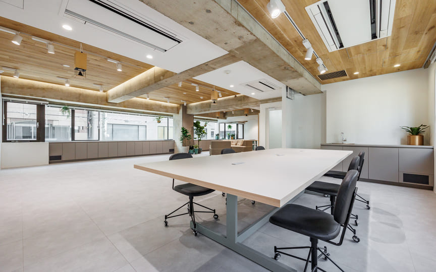 日本橋駅徒歩6分、リニューアル済みのセットアップオフィス