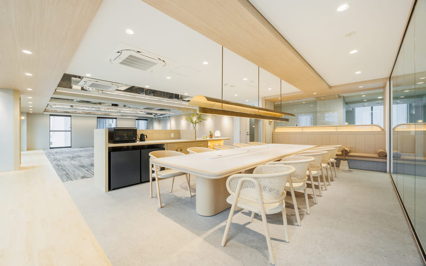 神保町駅徒歩3分、敷金最大0ヶ月！2023年竣工の築浅セットアップオフィス