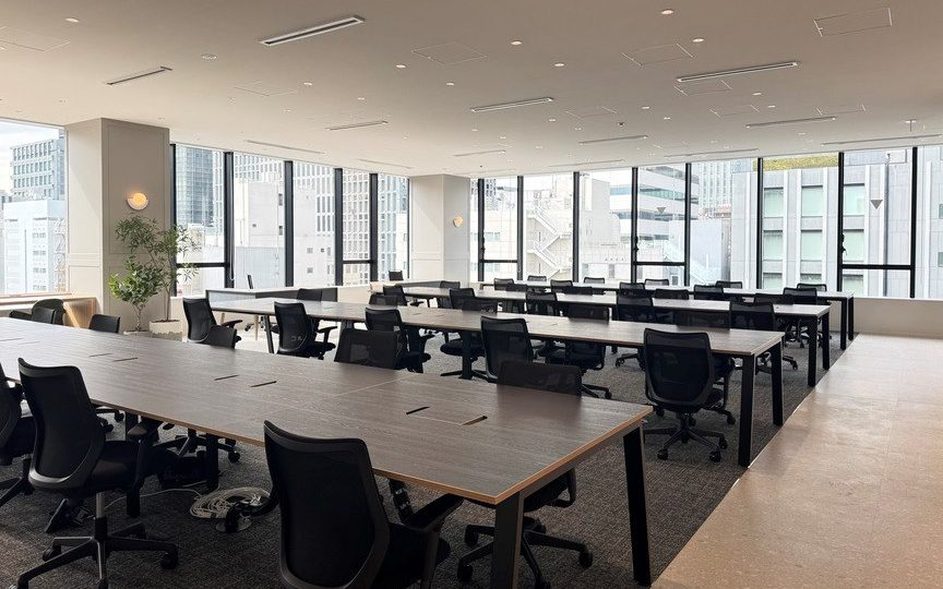 JR八丁堀駅徒歩4分｜カフェエリア・テラス付きのフルセットアップオフィスの写真1