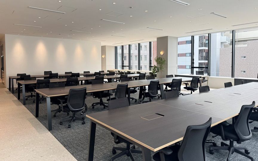 JR八丁堀駅徒歩4分｜カフェエリア・テラス付きのフルセットアップオフィスの写真2