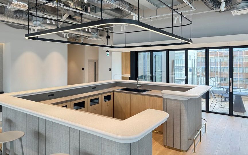 JR八丁堀駅徒歩4分｜カフェエリア・テラス付きのフルセットアップオフィスの写真7