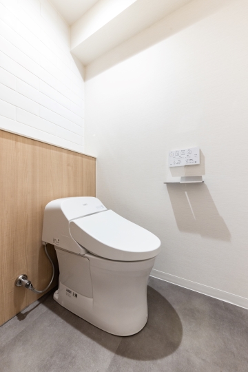 京橋駅徒歩4分！開放的なガラスパーテーション会議室付きセットアップオフィスの写真11