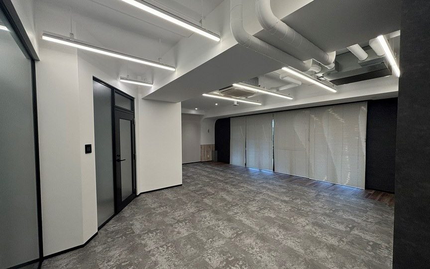 JR田町駅徒歩3分！港区のインナーバルコニー付きセットアップオフィスの写真4