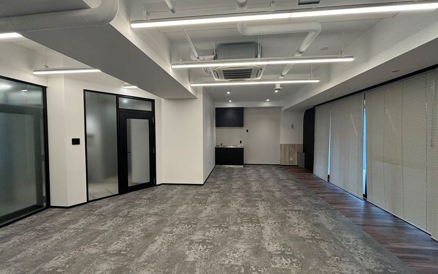 JR田町駅徒歩3分！港区のインナーバルコニー付きセットアップオフィスの写真5