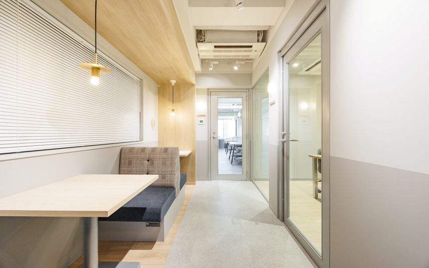 四谷三丁目駅徒歩2分！Wi-Fi完備の家具付きセットアップオフィスの写真n3