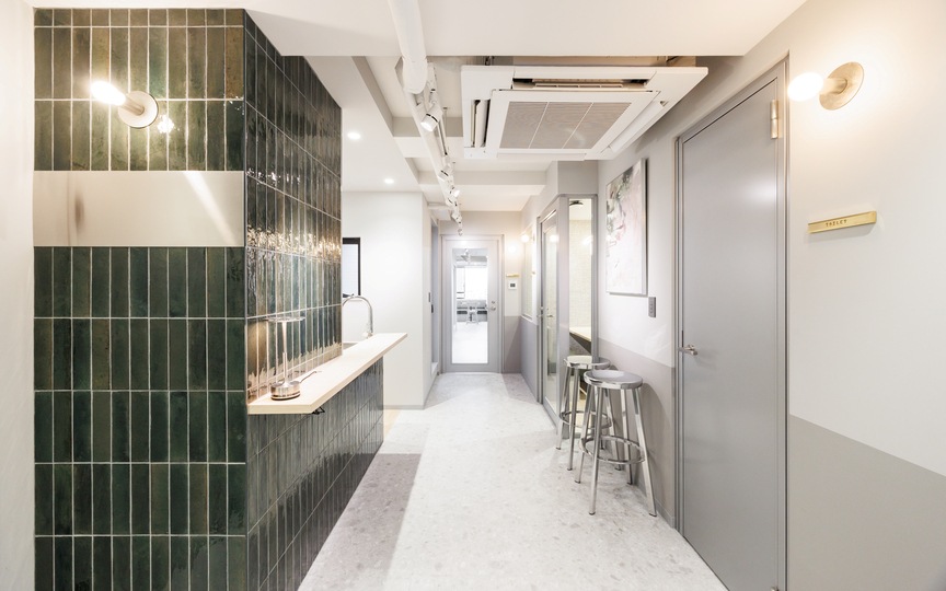 【初期費用０】四谷三丁目駅徒歩2分のWi-Fi付フルセットアップオフィス