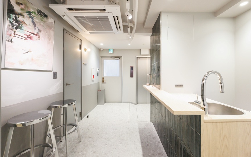 四谷三丁目駅徒歩2分！初期費用ゼロの便利なセットアップオフィスの写真n4