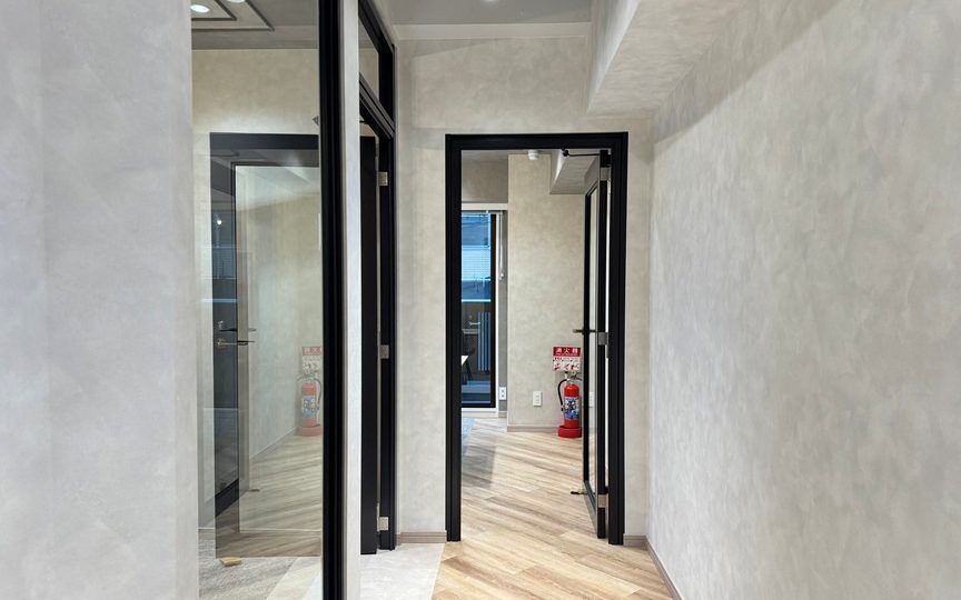 茅場町駅徒歩1分！執務室什器まで設置済みのフルセットアップオフィスの写真4