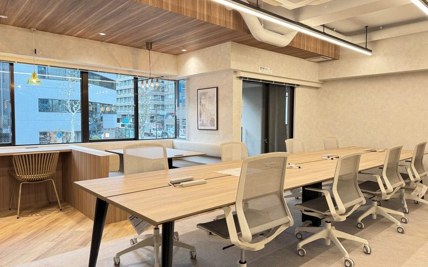 茅場町駅徒歩1分！執務室什器まで設置済みのフルセットアップオフィスの写真7