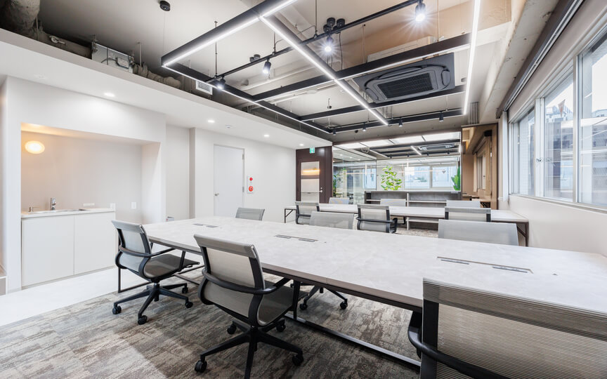 芝公園駅徒歩2分、敷金最大ゼロ・初期費用を抑えられるフルセットアップオフィス