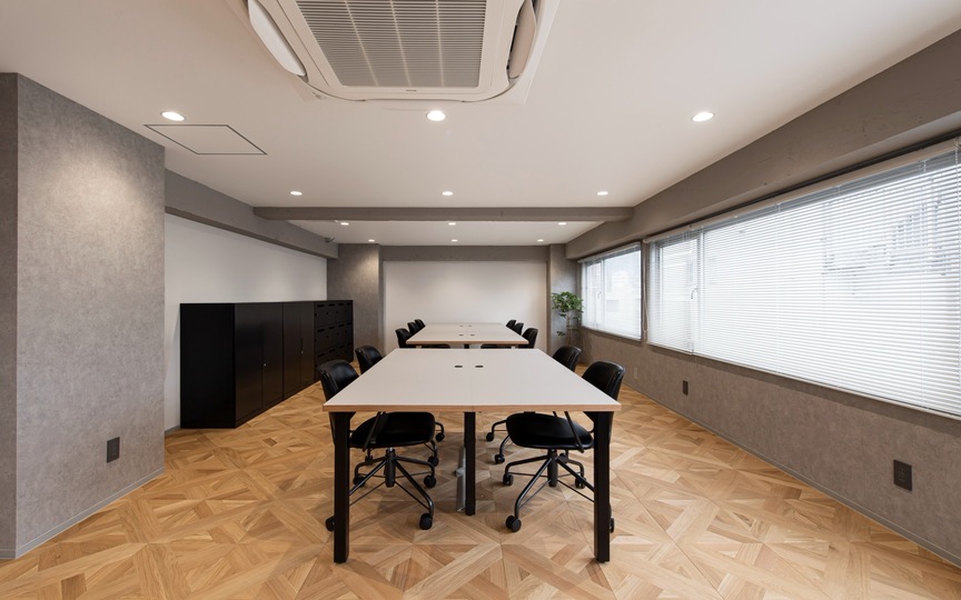 【原状回復不要】麻布十番駅徒歩1分の内装・什器付きフルセットアップオフィスの写真n2