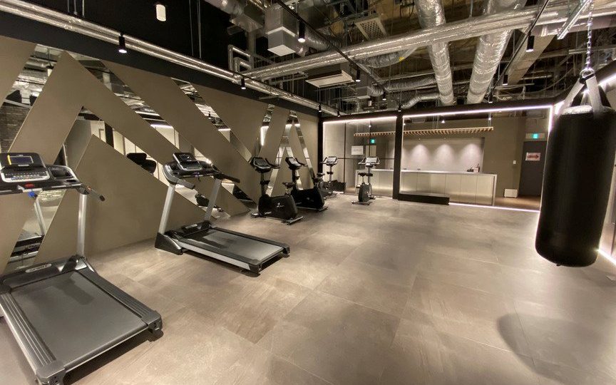 【敷金最大0／原状回復不要！】西新宿エリア、充実の共用部を備えたフルセットアップオフィスの写真3