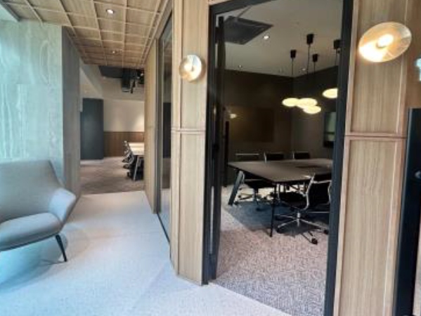 青山一丁目駅徒歩3分！モダンで高い機能性のフルセットアップオフィスの写真3