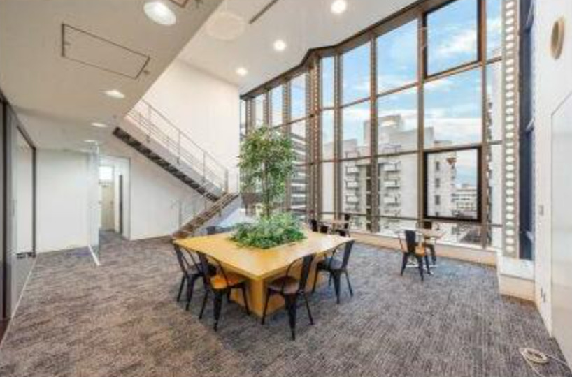 『五反田バレー』の100坪超メゾネットタイプのフルセットアップオフィスの写真2