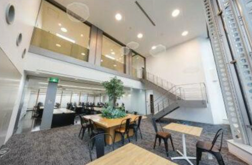 『五反田バレー』の100坪超メゾネットタイプのフルセットアップオフィスの写真4