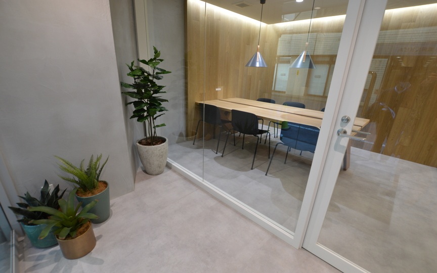 東京駅徒歩8分！会議室・テレカンブース完備のセットアップオフィスの写真3