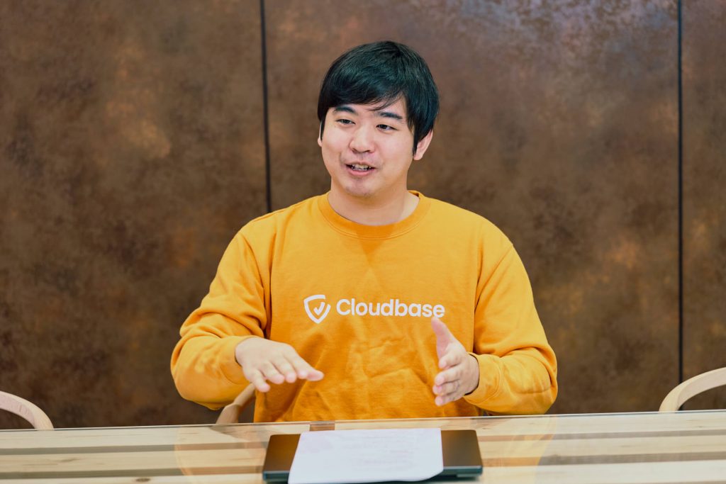 オフィスはただ作業する場ではなく、人と人がコミュニケーションする場所