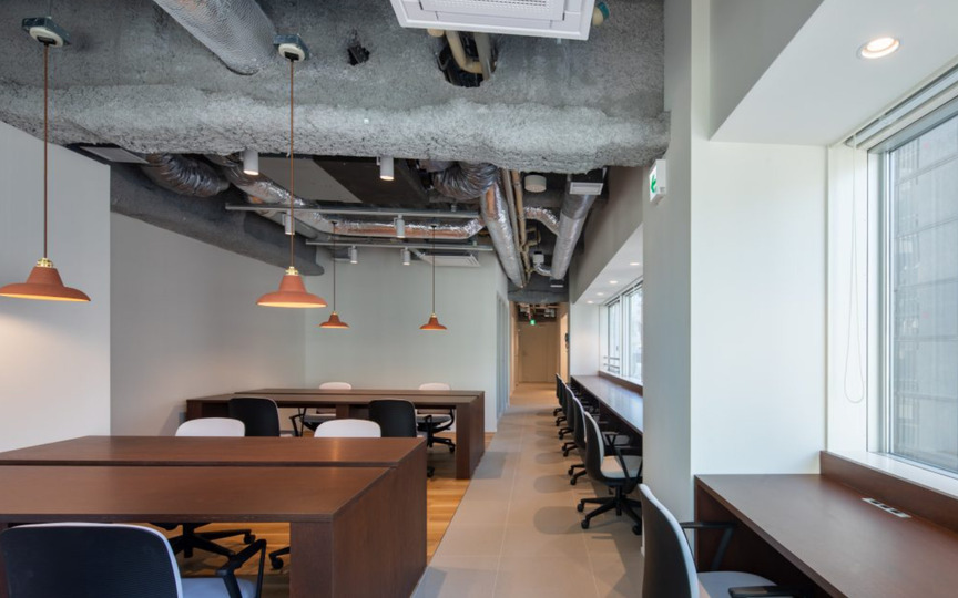 表参道駅から徒歩6分、敷金無し・原状回復不要のフルセットアップオフィスの写真n3