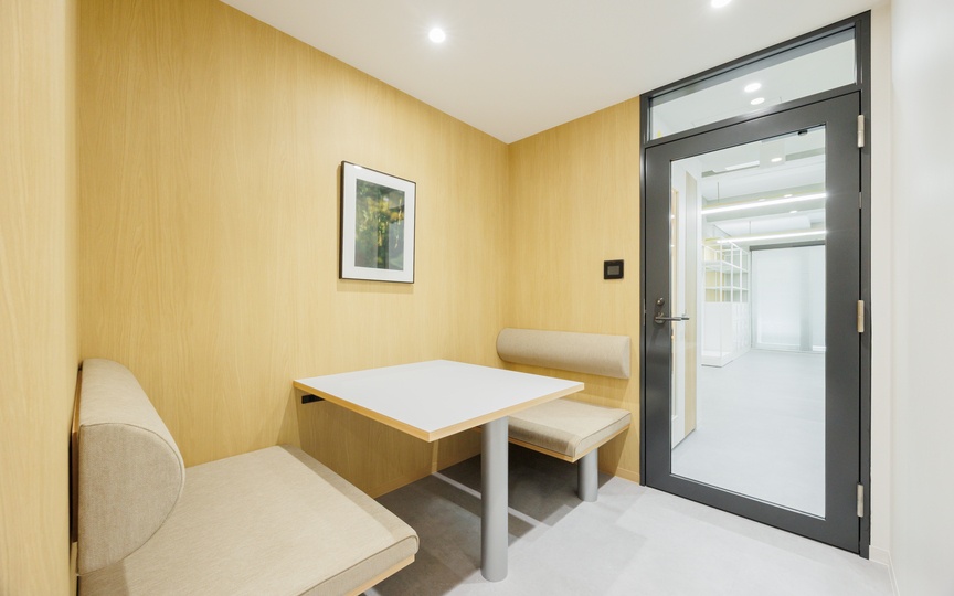 【原状回復不要】東京駅徒歩圏内！内装・Wi-Fi完備のフルセットアップオフィスの写真n4