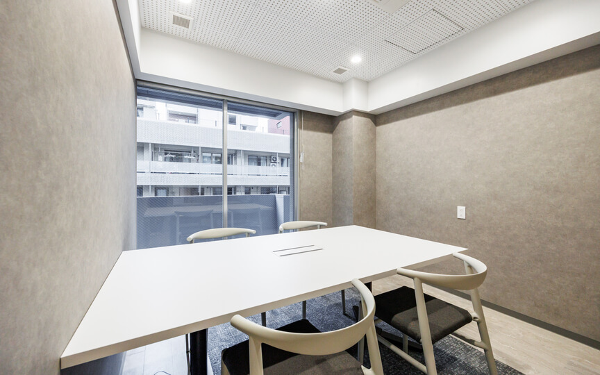 新宿御苑前駅徒歩6分！会議室・テレカンブース各2室完備のセットアップオフィスの写真6