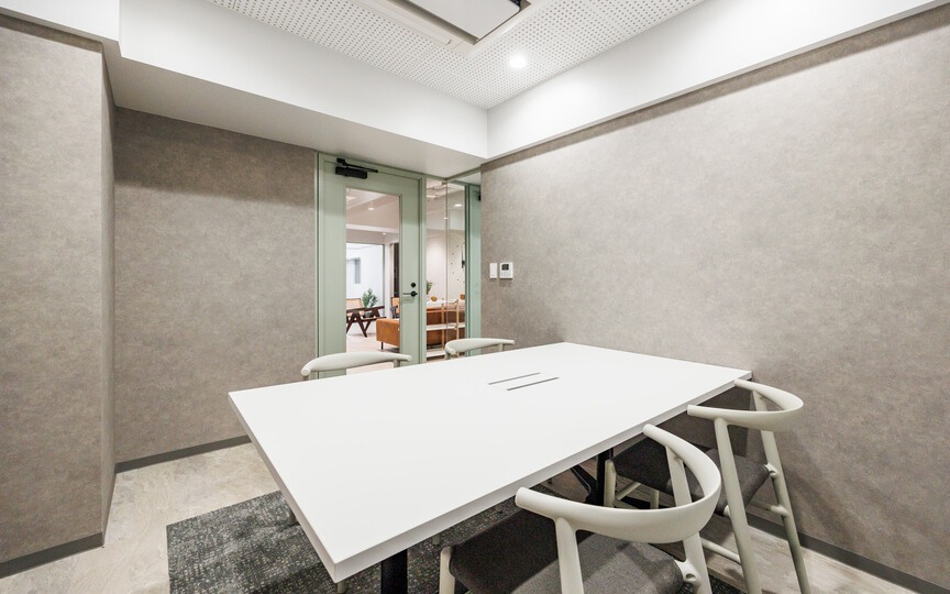 新宿御苑前駅徒歩6分！会議室・テレカンブース各2室完備のセットアップオフィスの写真7