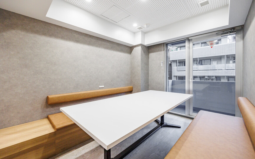 新宿御苑前駅徒歩6分！会議室・テレカンブース各2室完備のセットアップオフィスの写真8