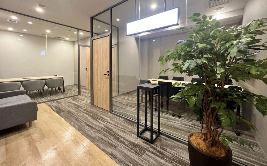 半蔵門駅徒歩3分！会議室・テレカンブース各2室完備のセットアップオフィスの写真2