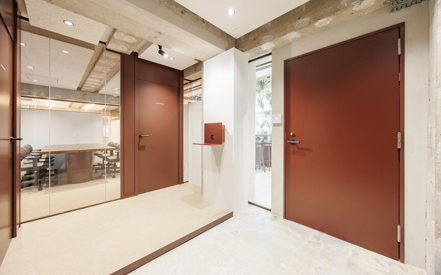 【敷金最大0】市ヶ谷の”公園のように集いたくなる”セットアップオフィスの写真2