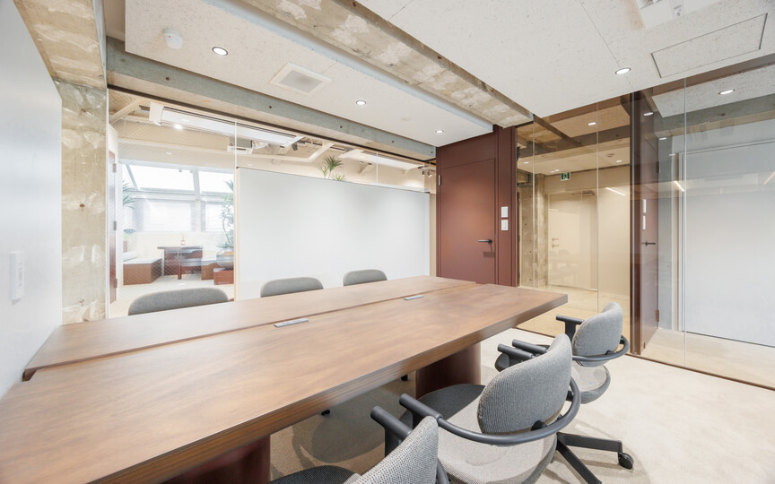 【敷金最大0】市ヶ谷の”公園のように集いたくなる”セットアップオフィスの写真3