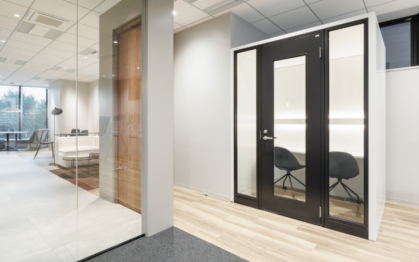 【仲介手数料不要】代々木駅徒歩4分、新宿御苑を臨む大規模セットアップオフィスの写真11