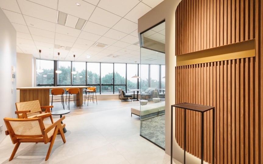 【仲介手数料不要】代々木駅徒歩4分、新宿御苑を臨む大規模セットアップオフィス