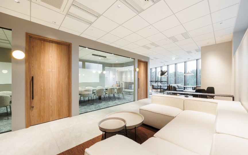 【仲介手数料不要】代々木駅徒歩4分、新宿御苑を臨む大規模セットアップオフィスの写真5