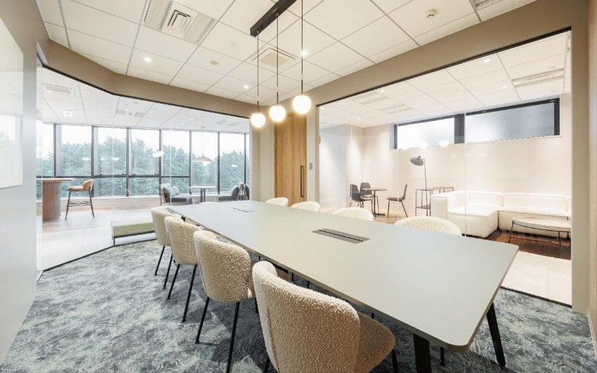 【仲介手数料不要】代々木駅徒歩4分、新宿御苑を臨む大規模セットアップオフィスの写真6