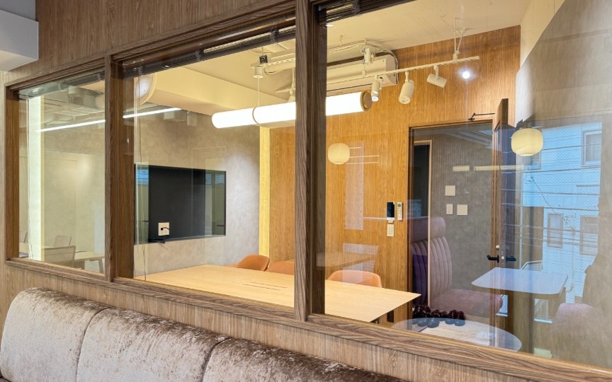 恵比寿駅徒歩6分！会議室・ラウンジ完備のフルセットアップオフィスの写真n4