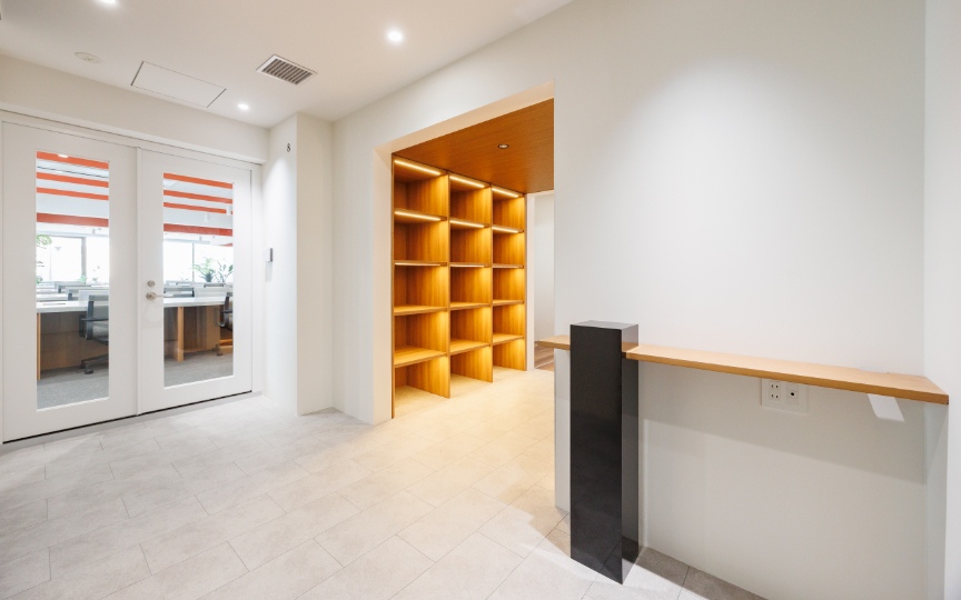 【仲介手数料0】大門駅徒歩4分、会議室3室完備の中規模フルセットアップオフィスの写真3