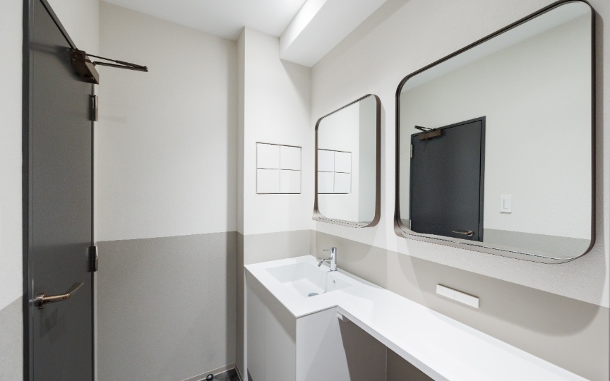 【仲介手数料不要】新宿御苑前駅徒歩5分の小規模向けフルセットアップオフィスの写真1