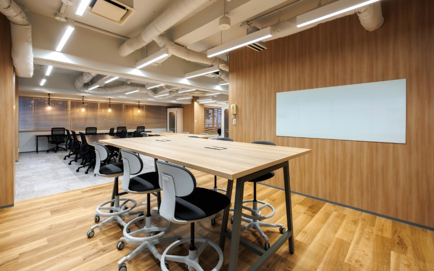 【原状回復不要】神田駅徒歩5分、オープンスペース充実のフルセットアップオフィスの写真5