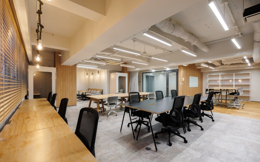 【原状回復不要】神田駅徒歩5分、オープンスペース充実のフルセットアップオフィスの写真7