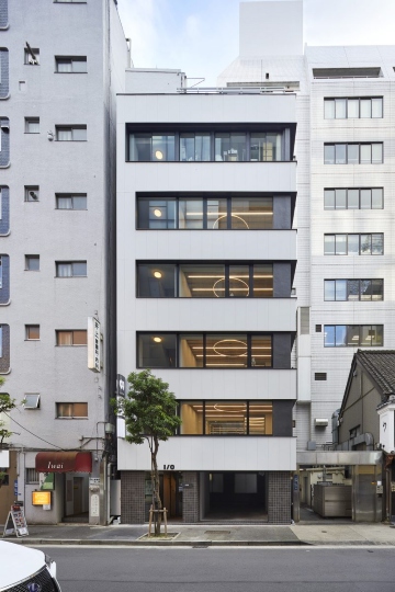 新橋駅徒歩1分！敷金最大0ヶ月の内装・家具付きフルセットアップオフィスの写真2