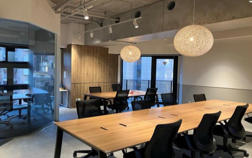 代々木駅徒歩5分！モダンな内装が魅力の家具付き・築浅フルセットアップオフィス