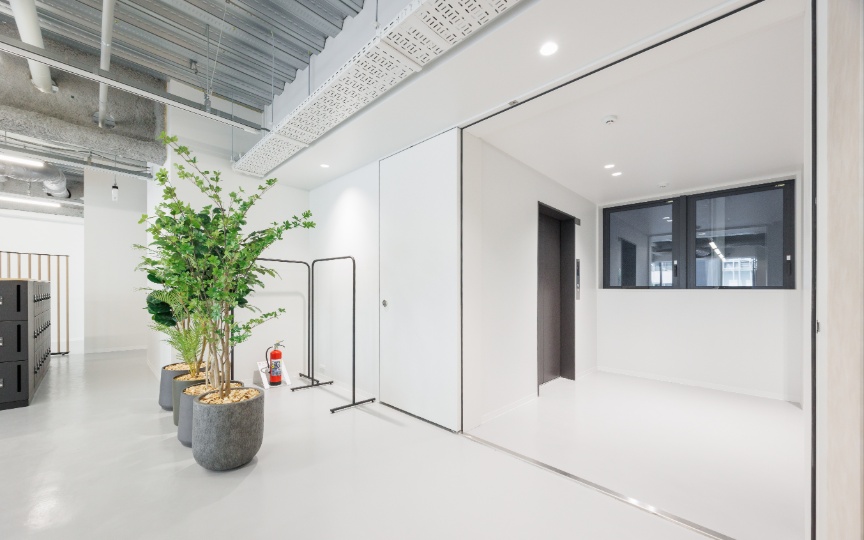 東京駅徒歩圏内！スカイツリーを望む、テラス付き新築セットアップオフィスの写真7