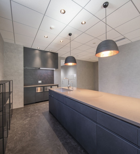 JR新宿駅徒歩7分、大規模スタートアップ向け築浅セットアップオフィスの写真4