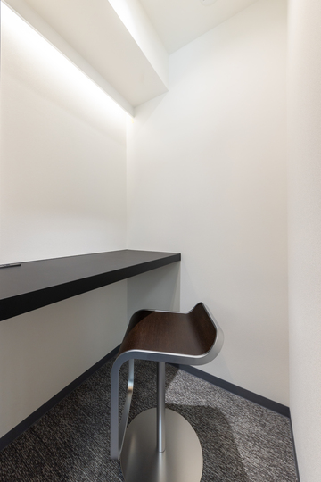 JR池袋駅徒歩圏内、モダンなデザインの内装付きセットアップオフィスの写真2