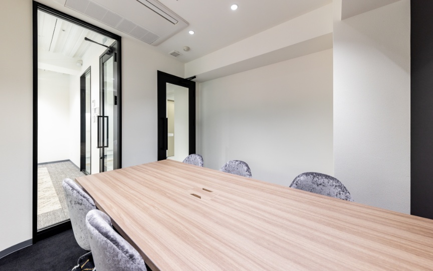 JR池袋駅徒歩圏内、モダンなデザインの内装付きセットアップオフィスの写真9