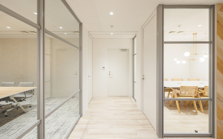 茅場町駅徒歩6分！即日入居可、会議室・ラウンジ付きのセットアップオフィスの写真4